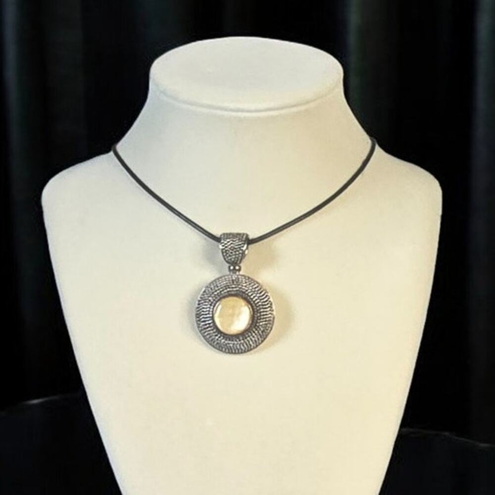 Mother of Pearl Pendant Sterling Silver 925 Indonesia Necklace Artisan Classic
